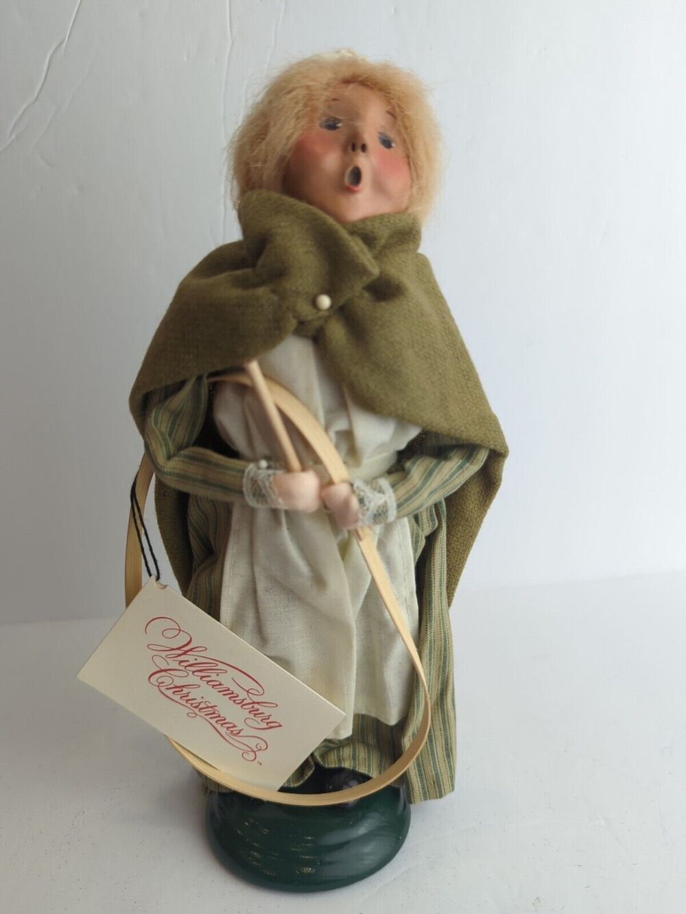 1998 Byers Choice Williamsburg Christmas Girl‎ with Hoop Caroler Signed